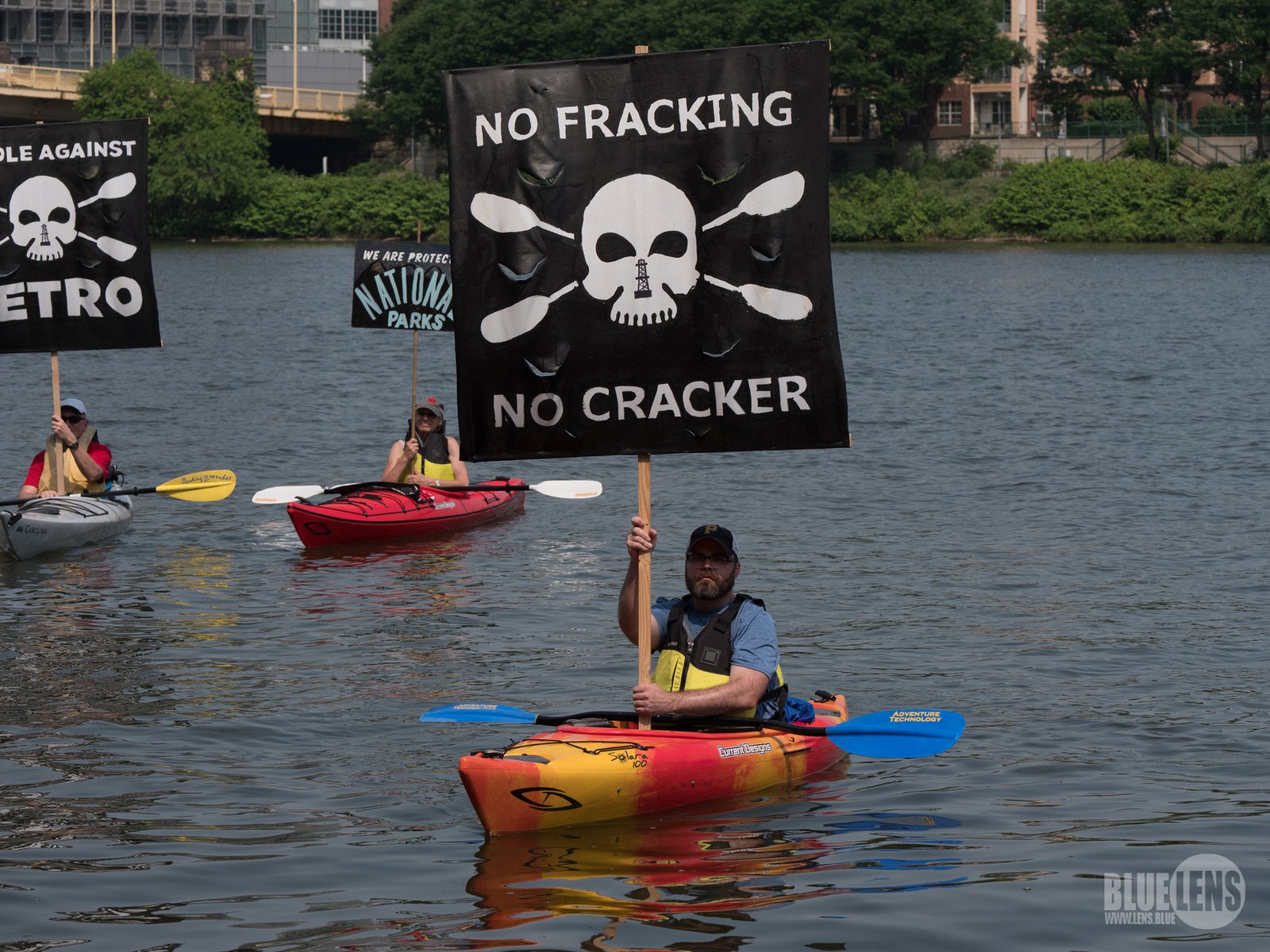 Kayak protest cracker