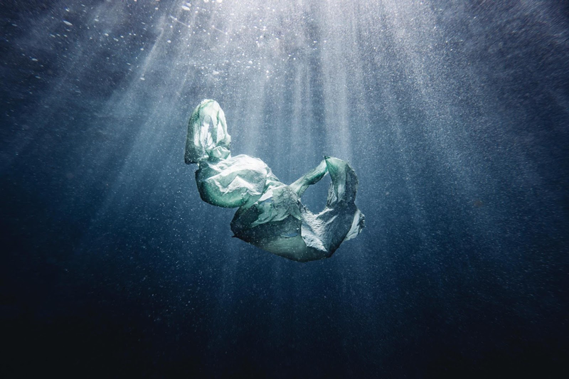 plastic-bag-underwater