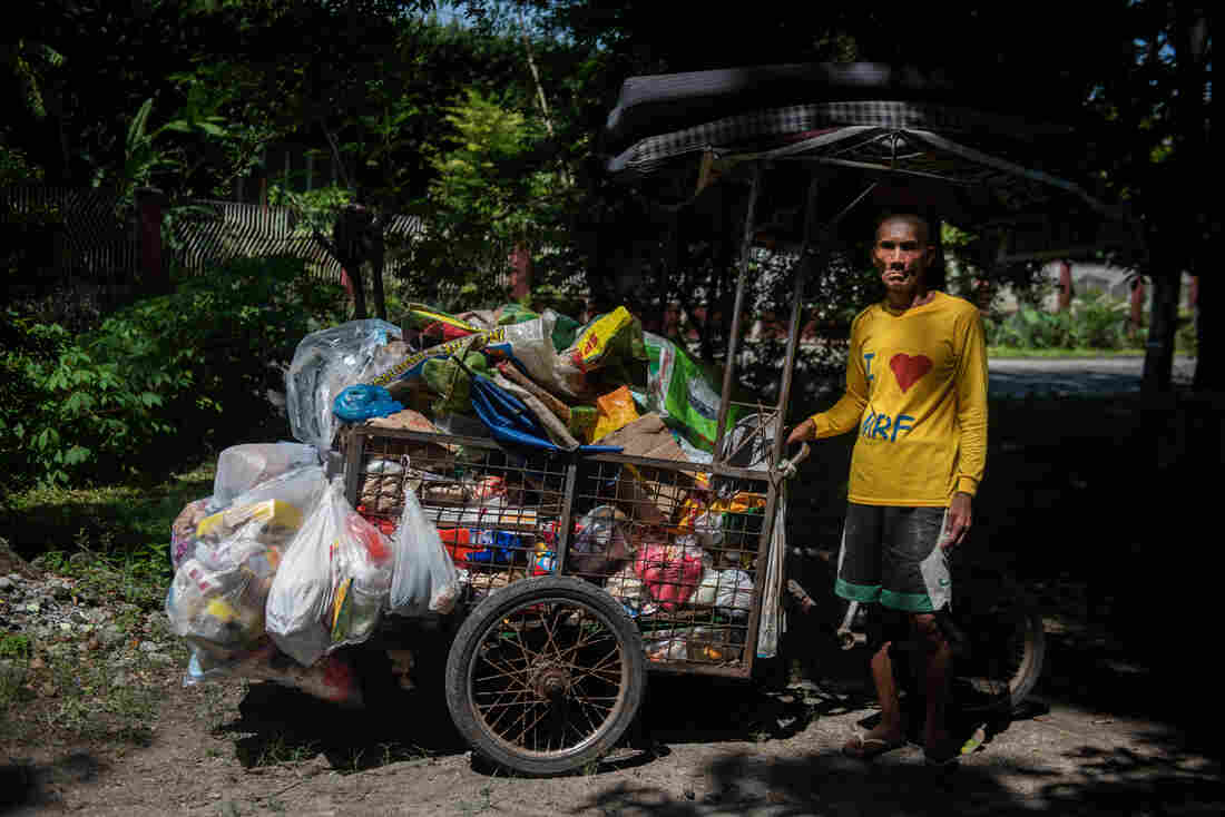 garbage-collector-San-Fernando-Philippines